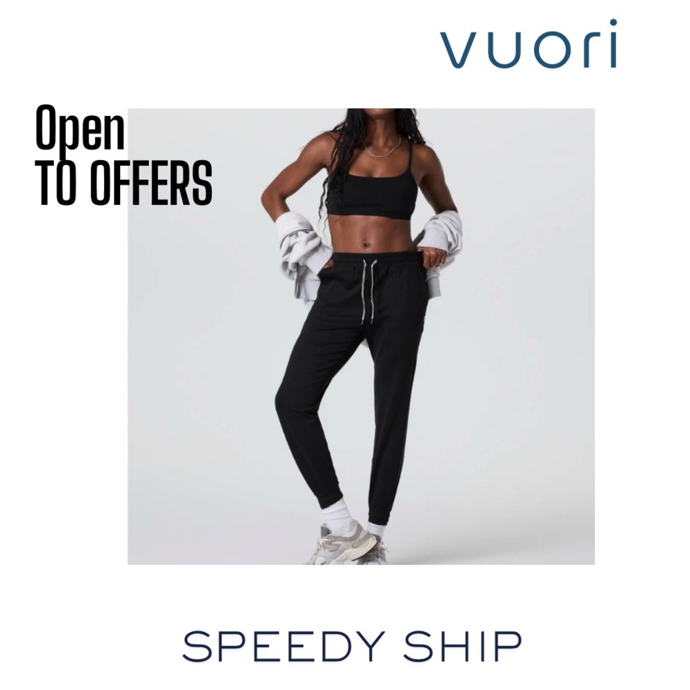 Vuori Performance Joggers. Black camo. Size medium